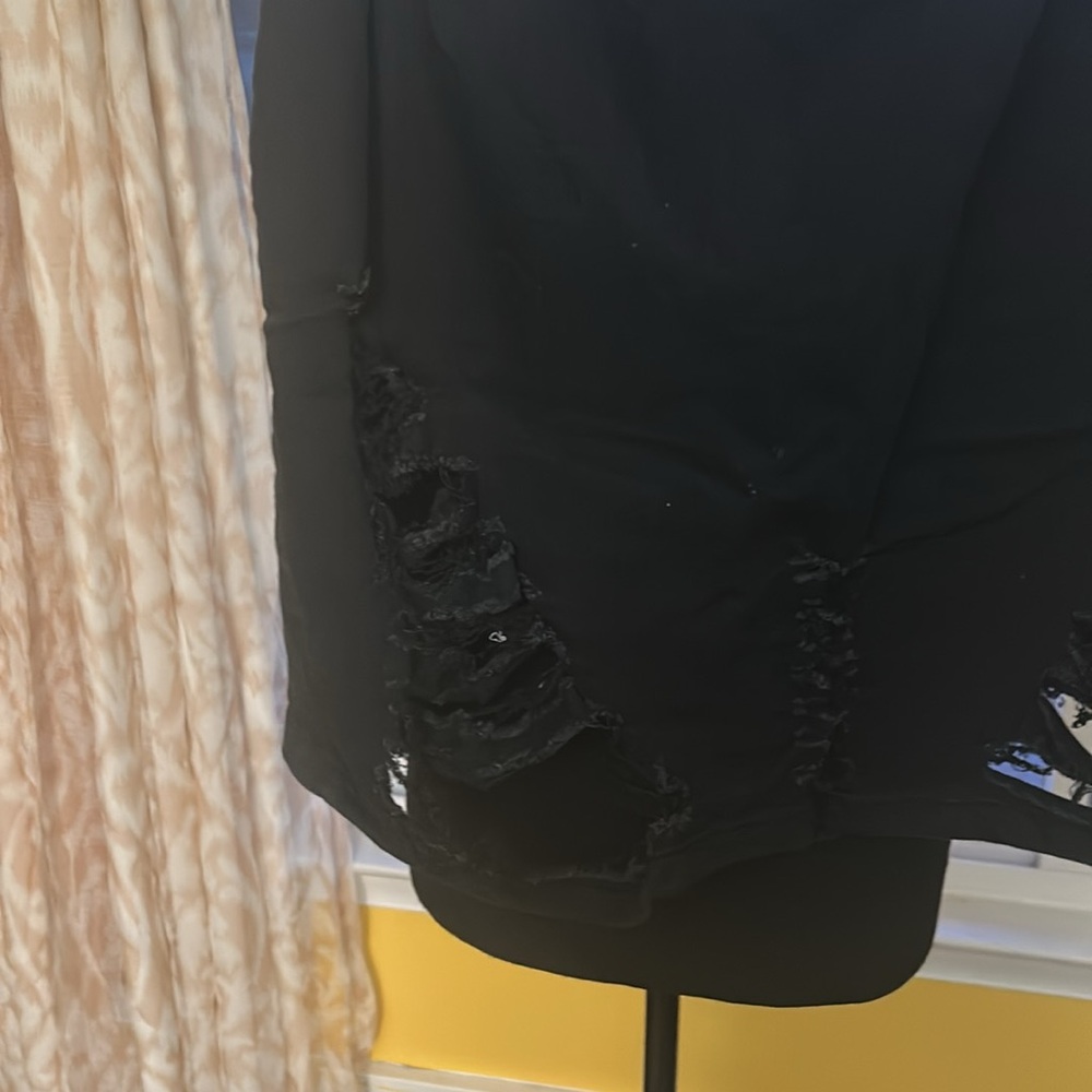 Pretty Little Things Black ripped mini Skirt - Picture 4 of 7